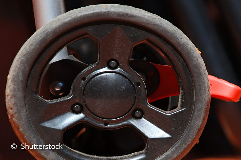 Wielen van een kinderwagen reinigen in 7 stappen - WD-40 Nederland