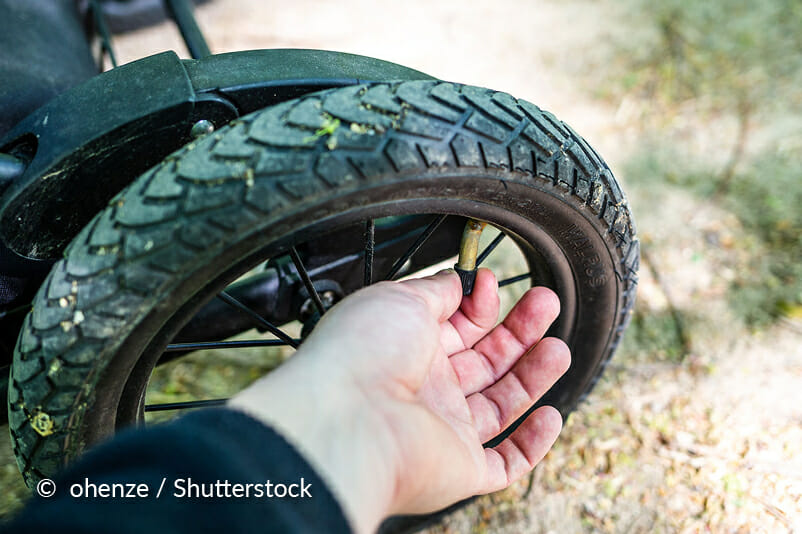 Wielen van een kinderwagen reinigen in 7 stappen - WD-40 Nederland