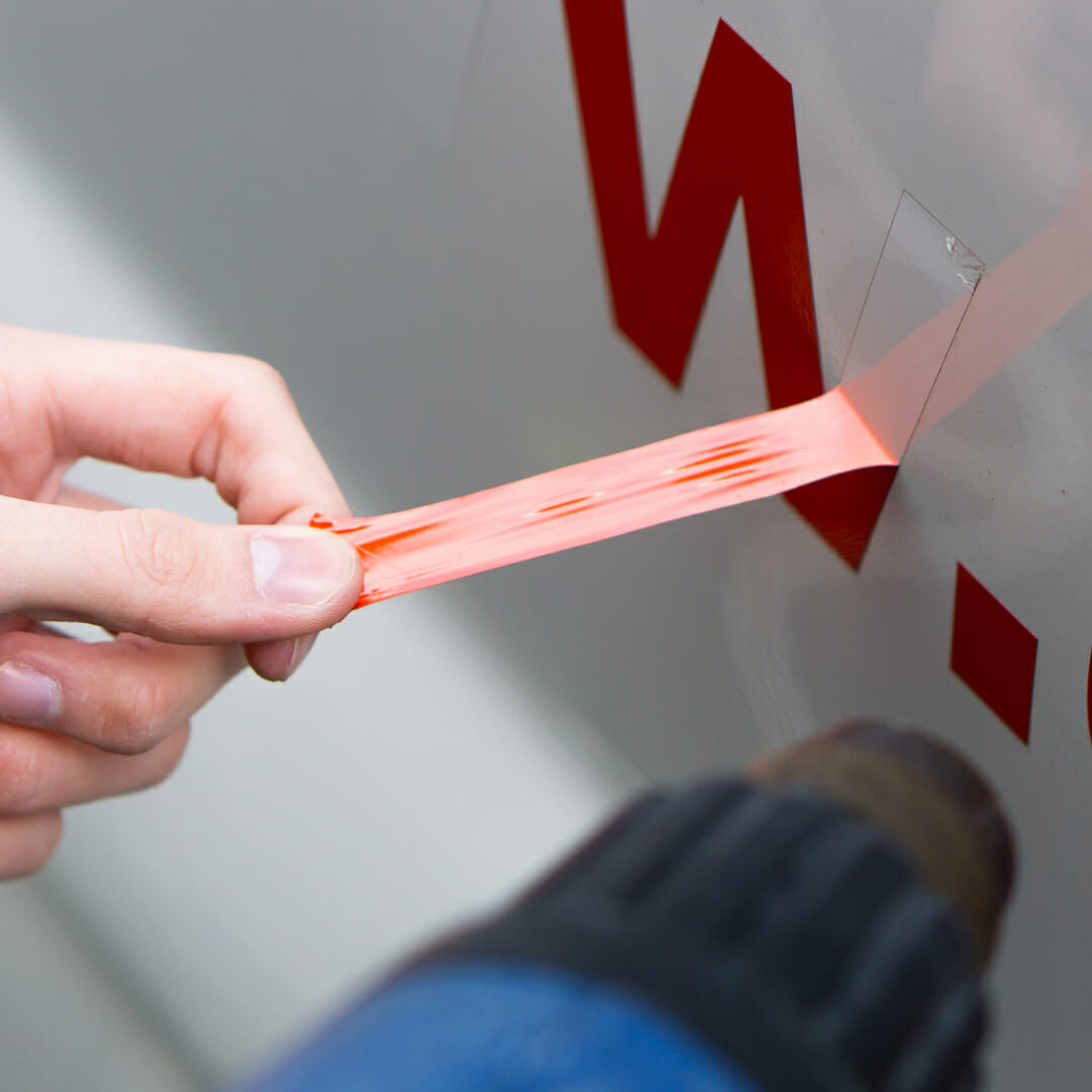 Hoe kan ik stickers van mijn auto verwijderen? WD40 Nederland